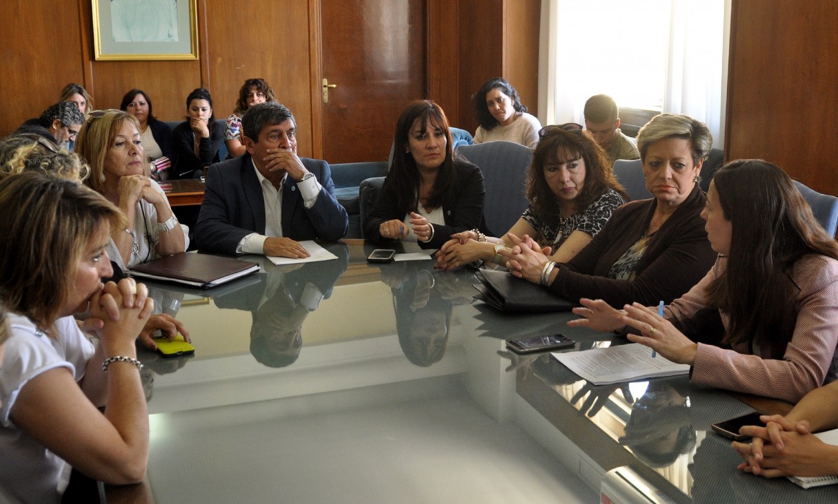 imagen Elenco de Teatro universitario presenta "El ladrón del fuego" en el Independencia