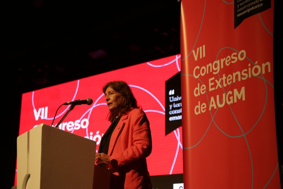 imagen  Esther Sanchez participó en el VII Congreso de Extensión Universitaria de la AUGM