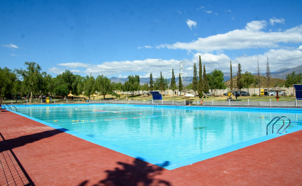 imagen Todos al agua: arrancó la Colonia de Verano en la UNCUYO