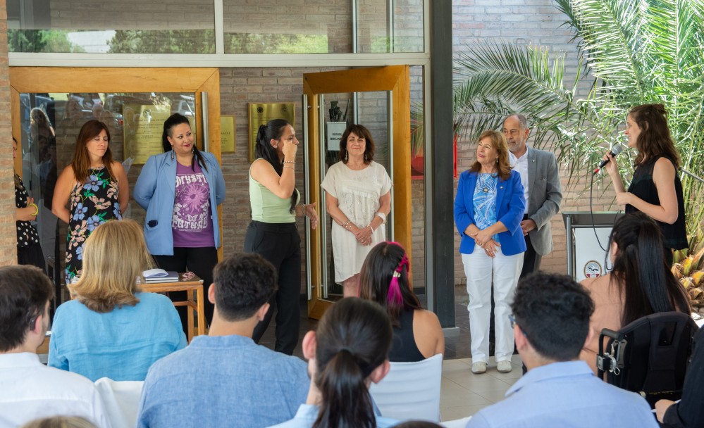 imagen  Distinción "María Elisa Norton Farmache" para 62 estudiantes y graduados