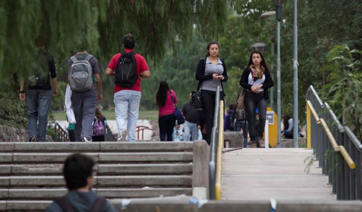 imagen Encuestan a estudiantes para fortalecer sus derechos 