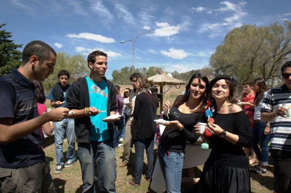 imagen Darán la bienvenida a estudiantes que vienen de otros países a estudiar en la UNCuyo