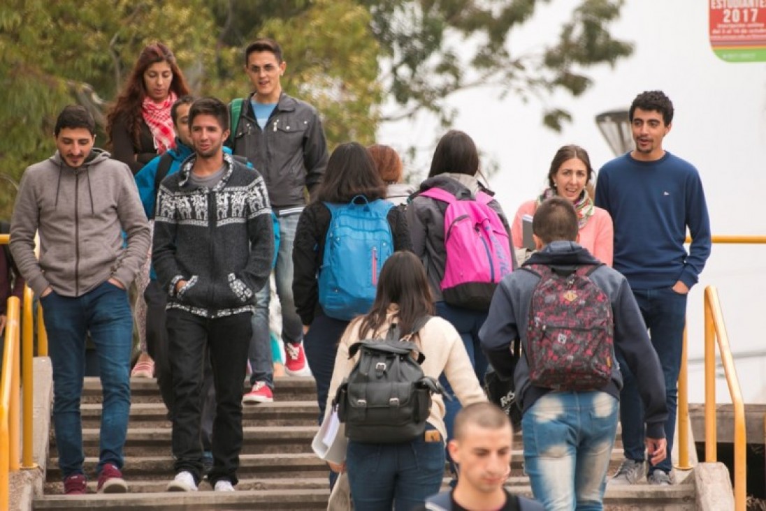 imagen La UNCuyo abre sus facultades para ofrecer más información sobre sus carreras