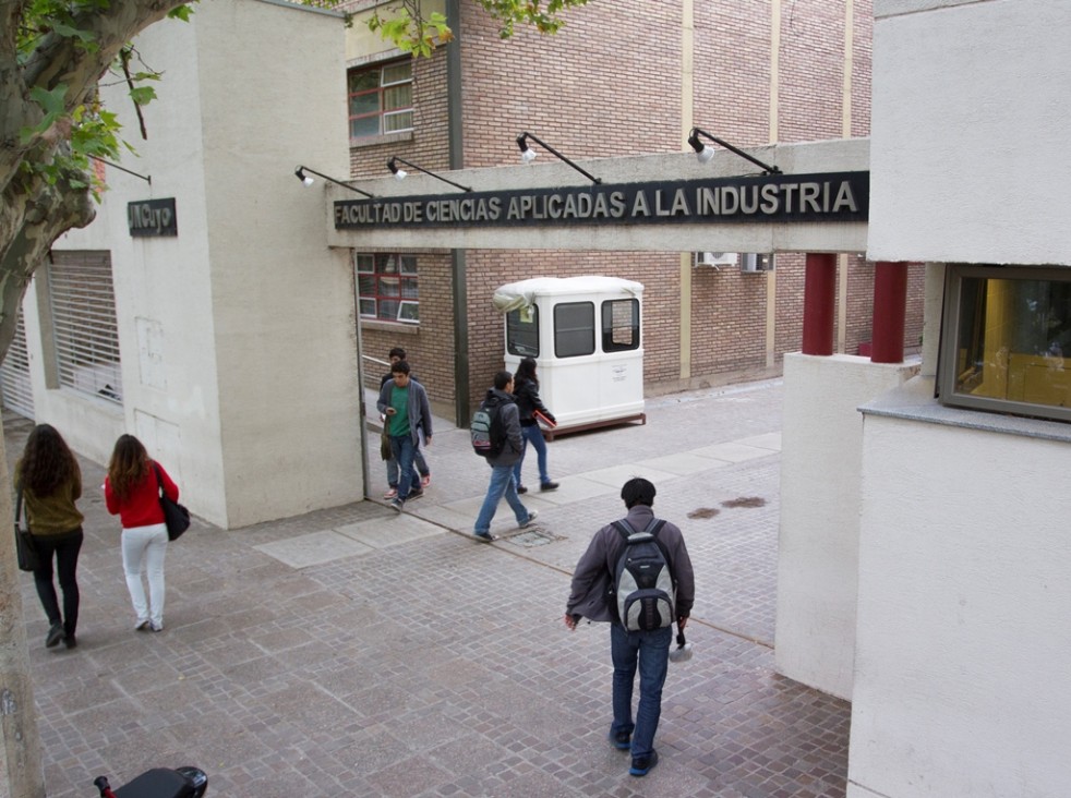 imagen Inscriben al preuniversitario de Derecho en San Rafael