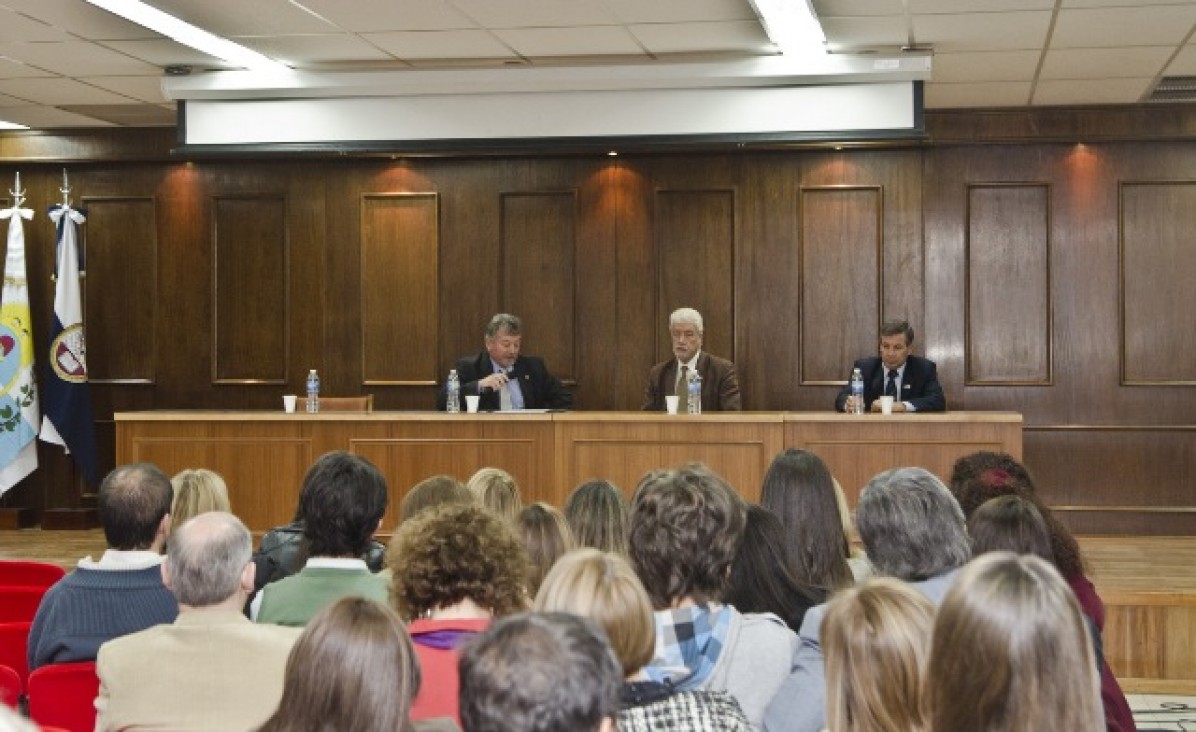 imagen Entregaron más de 100  becas para estudios de posgrado y posdoctorado