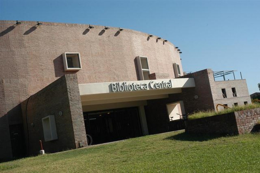 imagen La Biblioteca Central exhibirá libros y documentos de la época de la dictadura