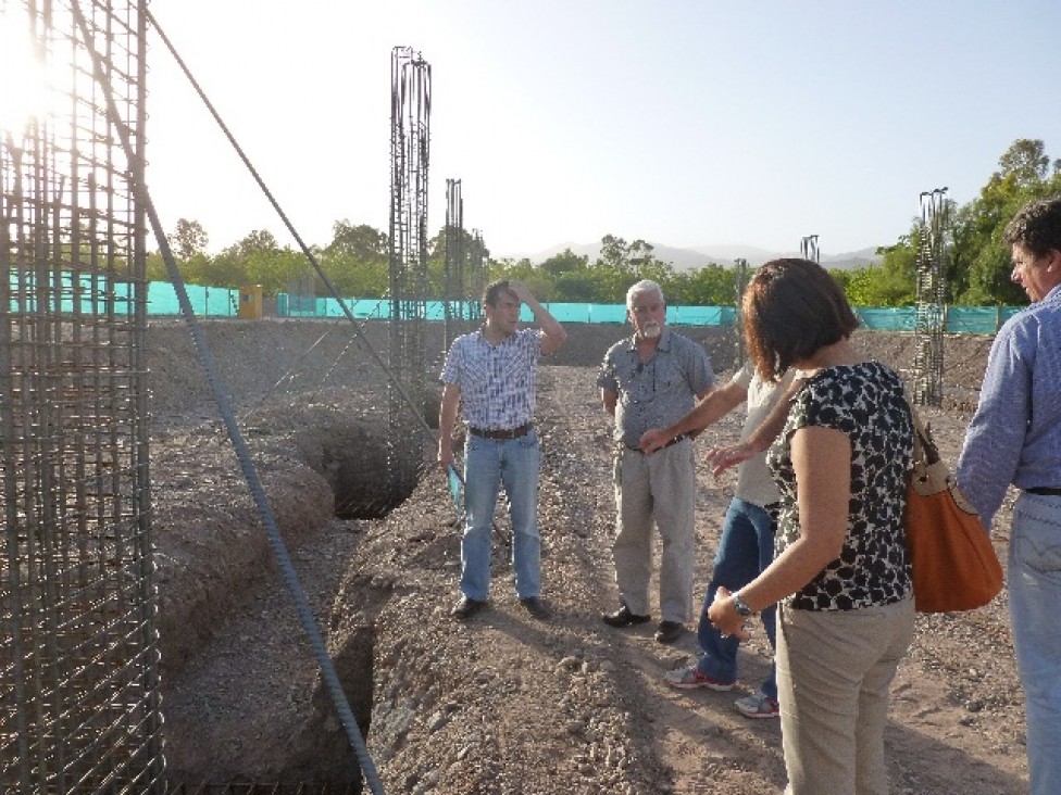 imagen Delegación de organismo de financiamiento inspeccionó construcción de bloque de aulas 