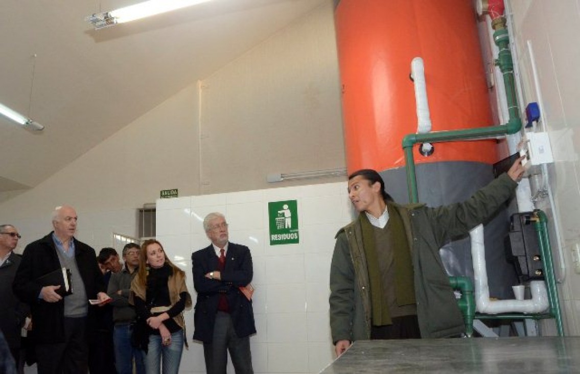 imagen Doce colectores solares producen agua caliente en el Comedor Universitario