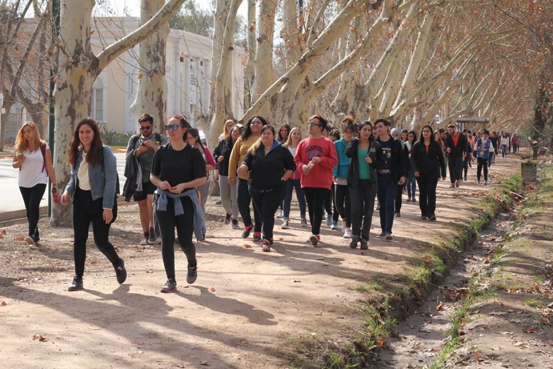 imagen Detectives ambientales: invitan a caminar por el barrio tomando nota del arbolado, residuos y movilidad