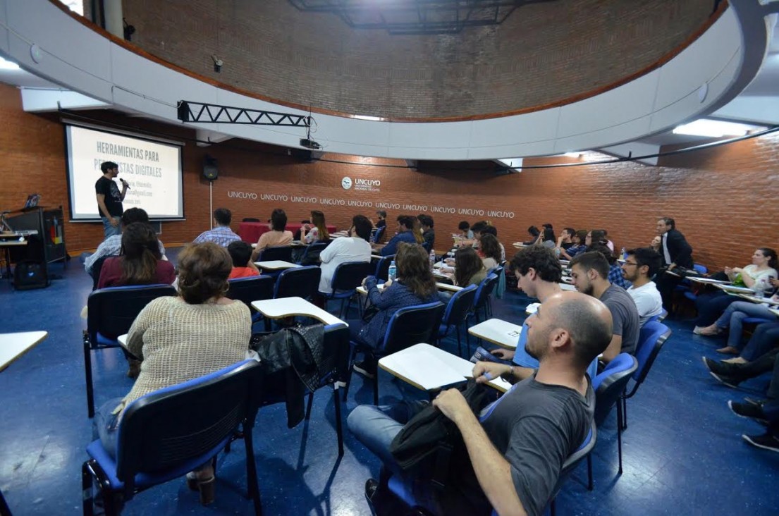 imagen Enseñarán estrategias discursivas orales para la exposición y defensa de ideas