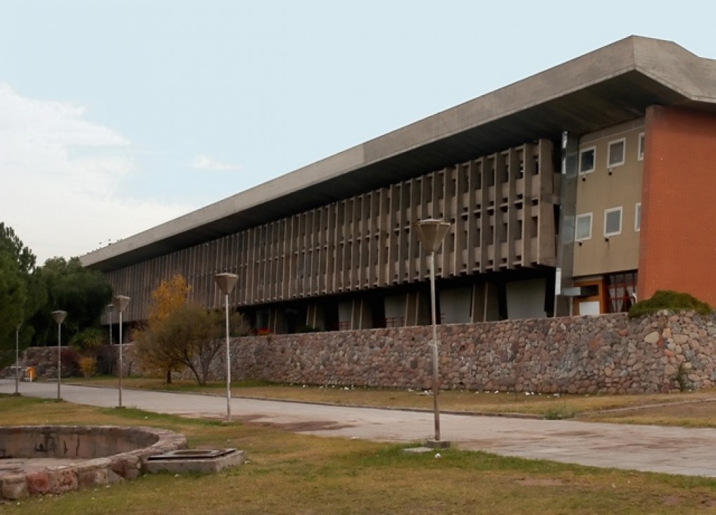 imagen Se concursan tres cargos docentes de la Facultad de Ciencias Políticas 