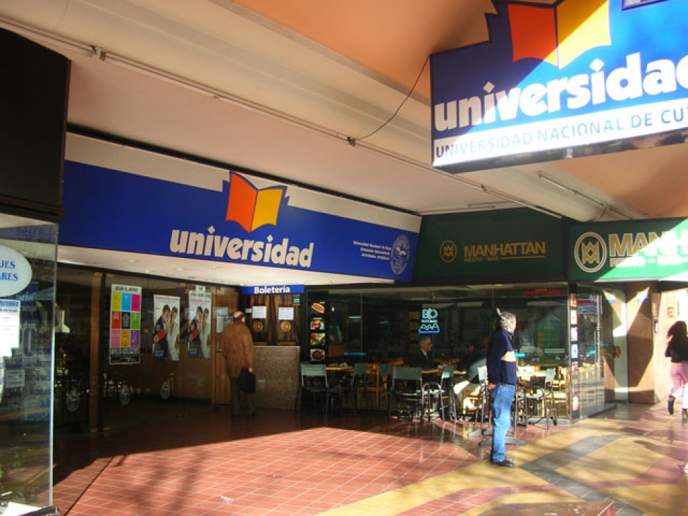 imagen Cine Universidad: 6 pesos los martes y jueves y abono mensual de 30 pesos