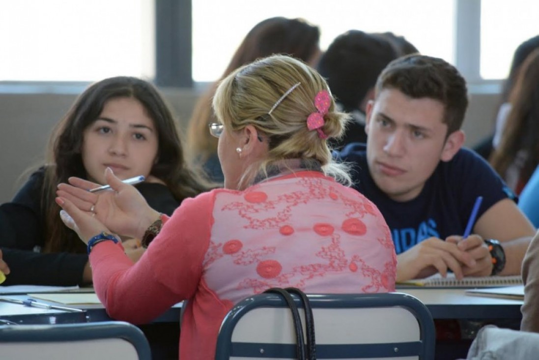 imagen Docentes interinos ya pueden postularse al concurso especial de cargos