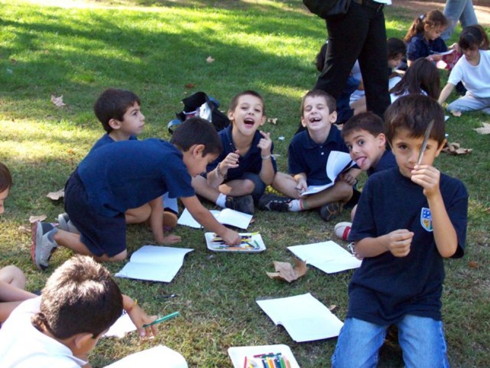 imagen Estimulan la escritura creativa de niños con los temas del Bicentenario