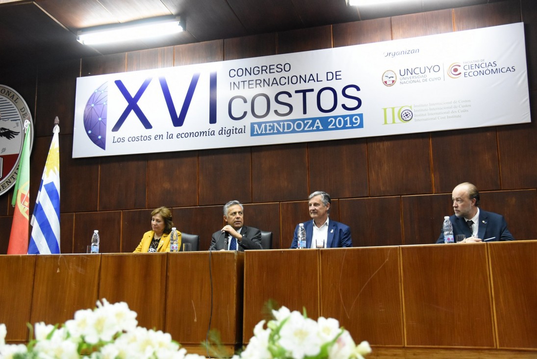 imagen Debatieron  los costos en la economía digital