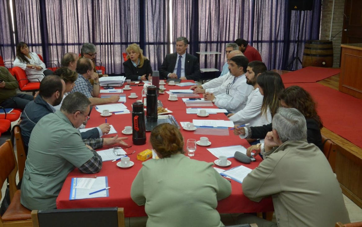 imagen Rector y Vicerrector se reunieron con consejeros de Odontología