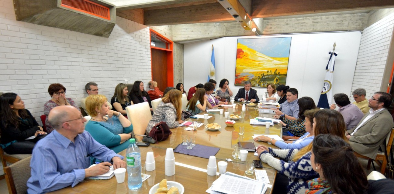 imagen El Rector dialogó con los consejeros de Ciencias Políticas