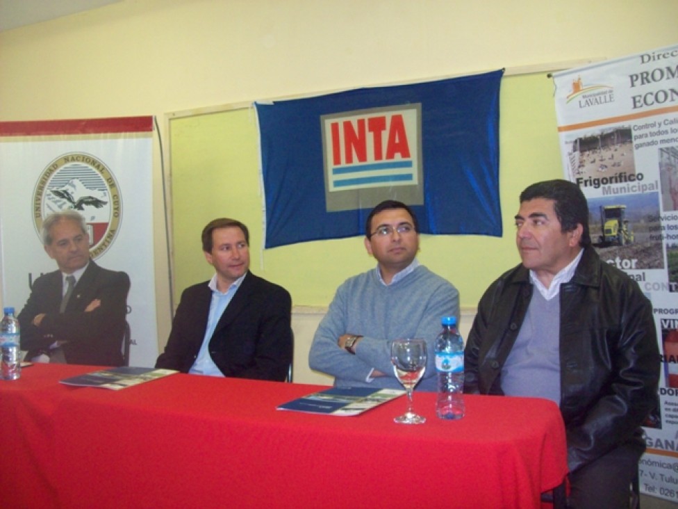 imagen Autoridades de Lavalle acuerdan con la UNCuyo desarrollar un proyecto social