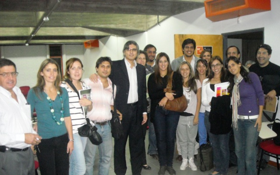 imagen Becan a alumnos de San Juan para que cursen maestría de la Facultad de Ciencias Políticas