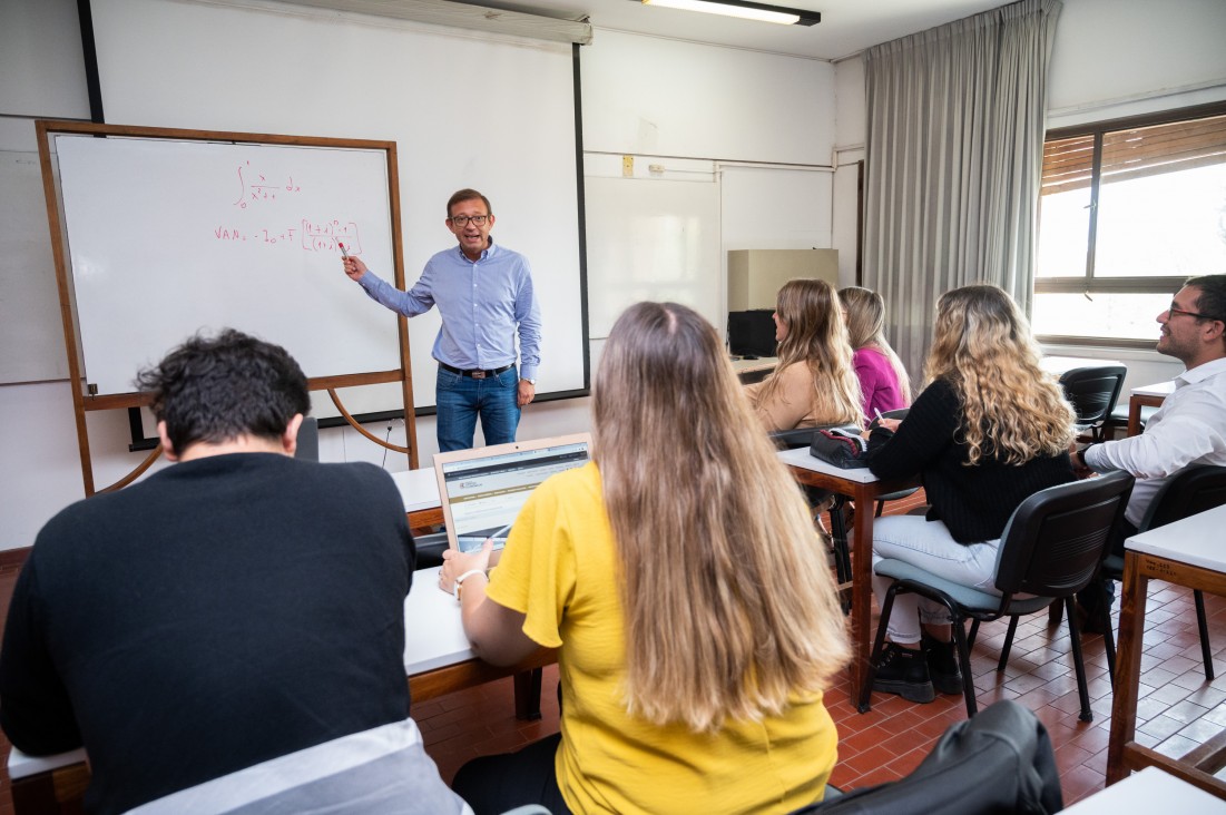 imagen Convocan a docentes de la UNCUYO para dictar seminarios de posgrado