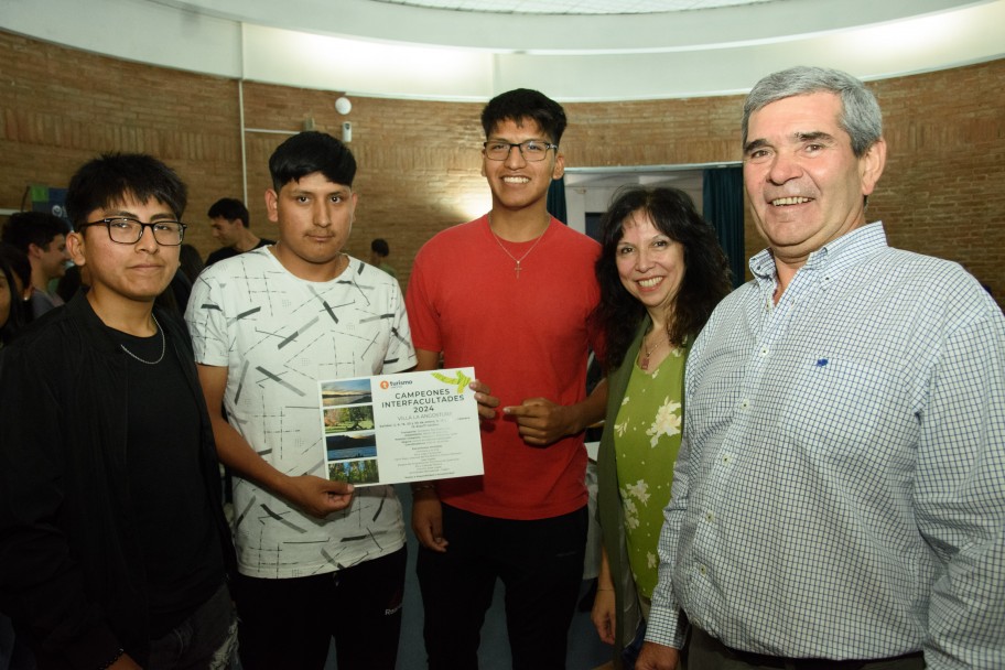 imagen Ciencias Económicas recibió la copa Challenger del Interfacultades