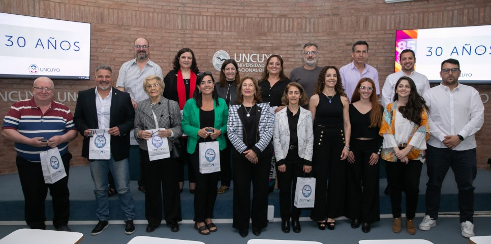 imagen Tres décadas de servicio: la Universidad reconoció la dedicación de su personal