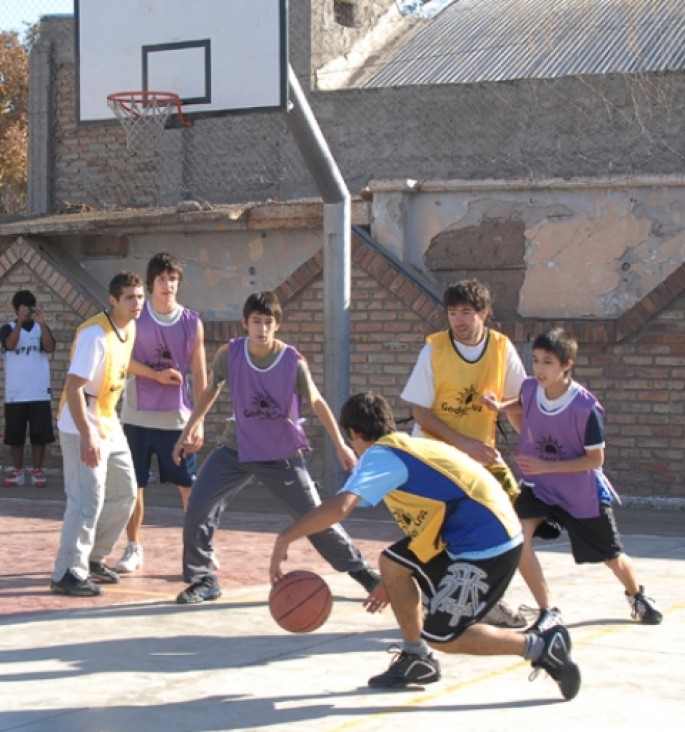 imagen Presentan competencias deportivas universitarias 2010