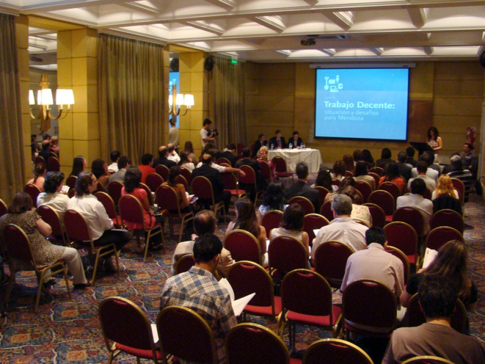 imagen Debaten estrategias y políticas de formalización laboral y trabajo decente