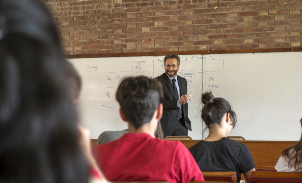 imagen La UNCUYO financia a docentes y egresados para realizar posgrados en el exterior