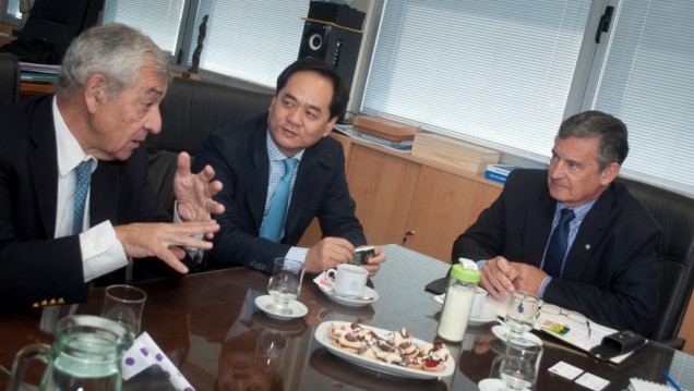 imagen El embajador Chino en Argentina se reunió con el Rector