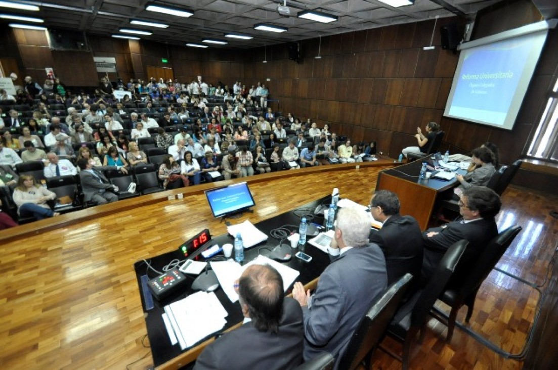 imagen Asamblea modificó la composición del Consejo Superior y pasó a cuarto intermedio 