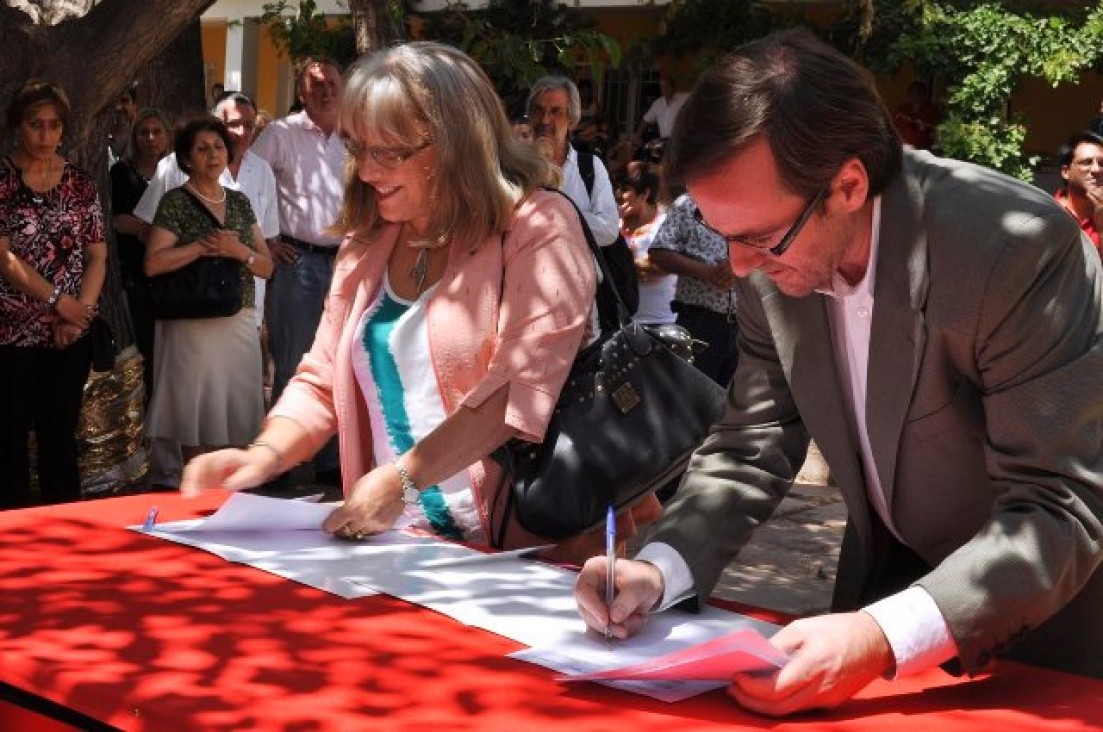 imagen Facultad de Educación Elemental y Especial completará formación de personal que cuida niños en la Dinaf