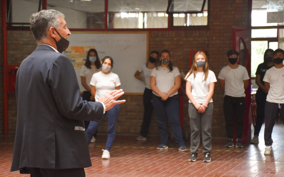 imagen Regreso progresivo a la presencialidad: el Rector Pizzi recorrió escuelas de la UNCUYO