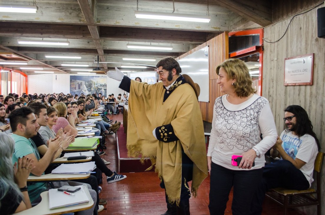 imagen "San Martín" recorrió la UNCUYO en la conmemoración mendocina del Día del Padre