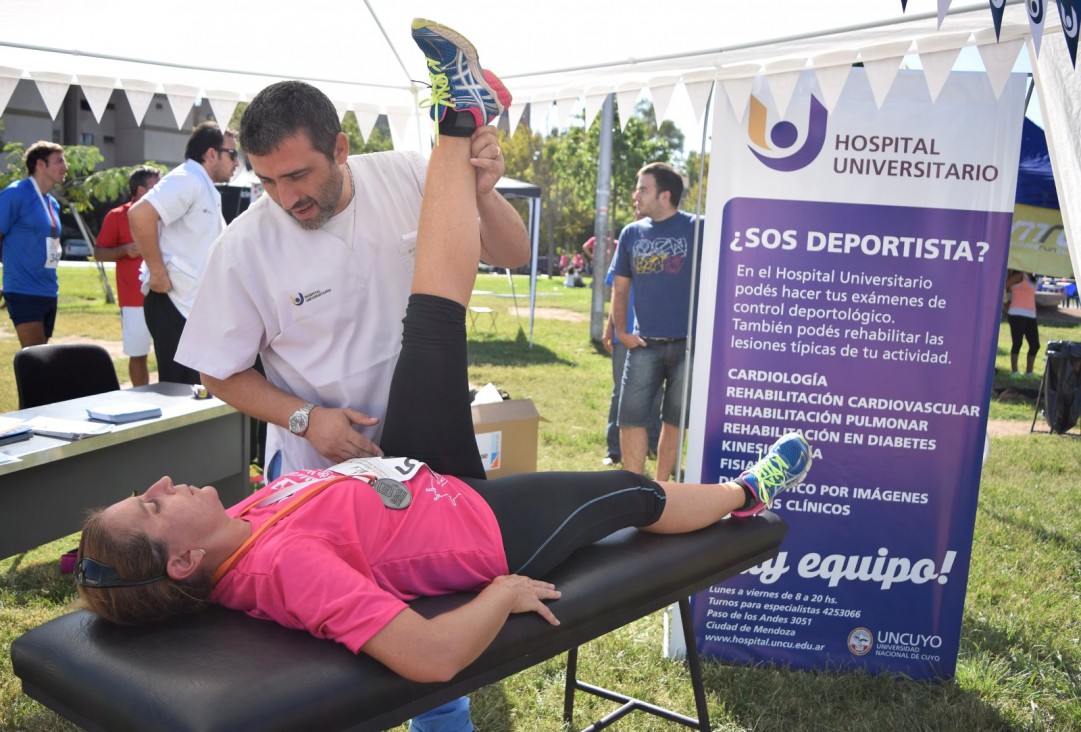 imagen Profesionales del Hospital atendieron a maratonistas 