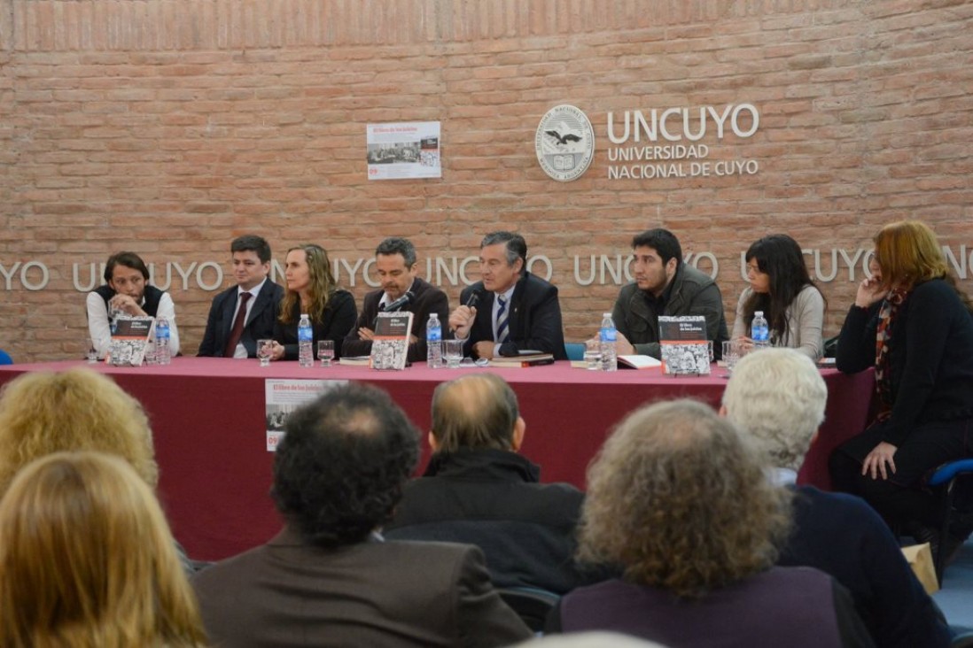 imagen Plasmaron en un libro los juicios por delitos de lesa humanidad en Mendoza