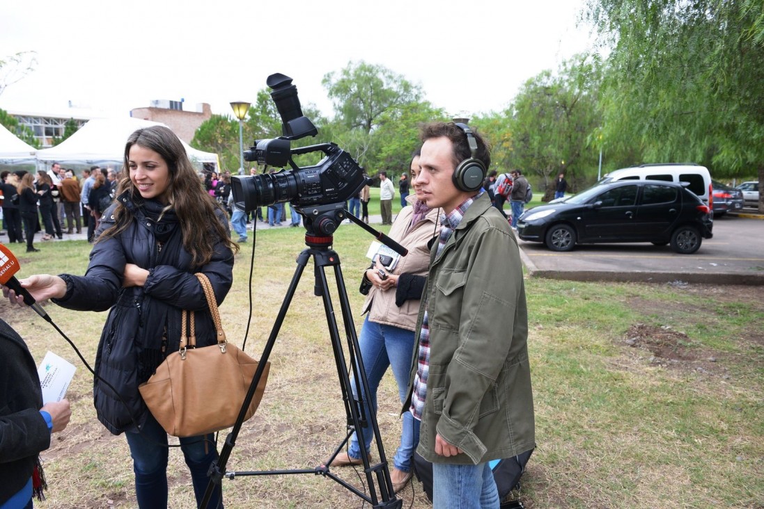 imagen Producen un microprograma con noticias universitarias