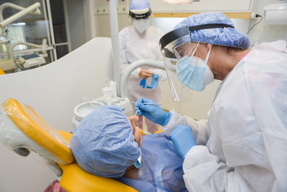 imagen Atención móvil, visita educativa y charlas en la Semana de la Odontología