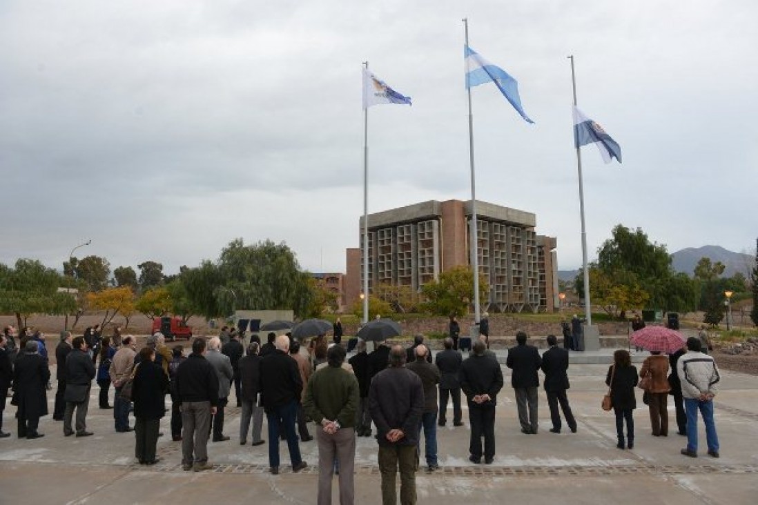 imagen Estrenaron la Plaza del Bicentenario para festejar un nuevo aniversario