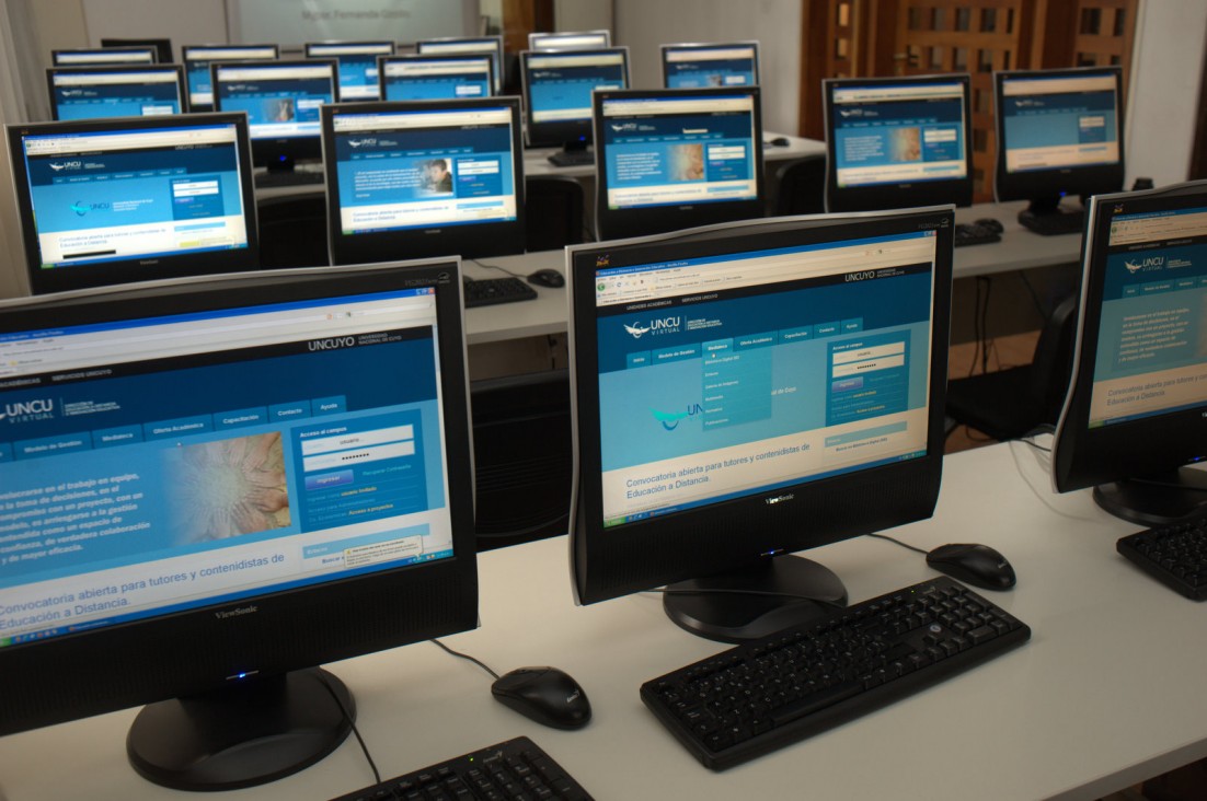 imagen Carrera a distancia de la UNCuyo como modelo para universidades del país