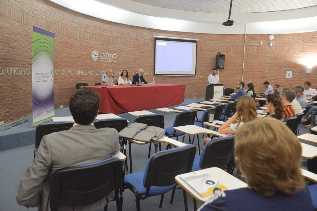 imagen Expertos debatieron sobre yacimientos no convencionales en Mendoza