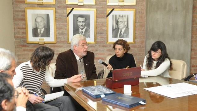 imagen Doctorado Honoris Causa de la UNCuyo y obsequios institucionales para presidentes de los países fundantes del Mercosur