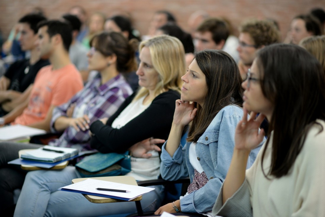 imagen Personal de apoyo académico podrá estudiar en el exterior