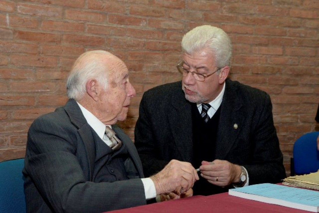 imagen El deporte en la UNCuyo de 1946 a 1975, en una obra de Luis Rodríguez Nievas