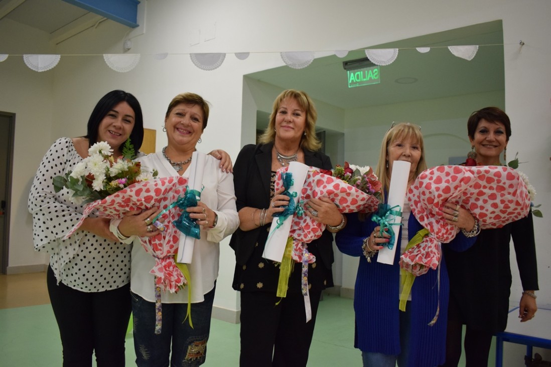 imagen Homenajearon a personal del Jardín Maternal Caritas Dulces 