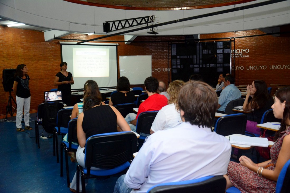 imagen Capacitaron en la metodología de los planes de desarrollo institucional