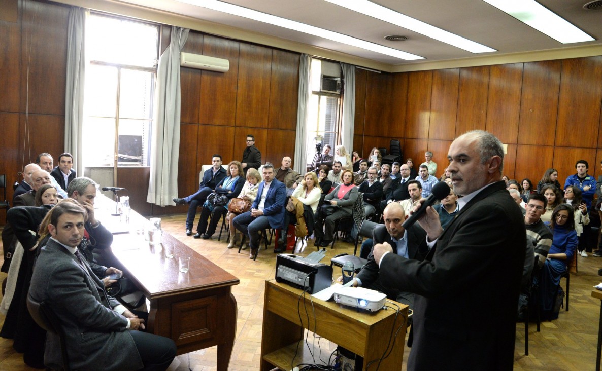 imagen La UNCUYO presentó a legisladores su sistema de voto electrónico