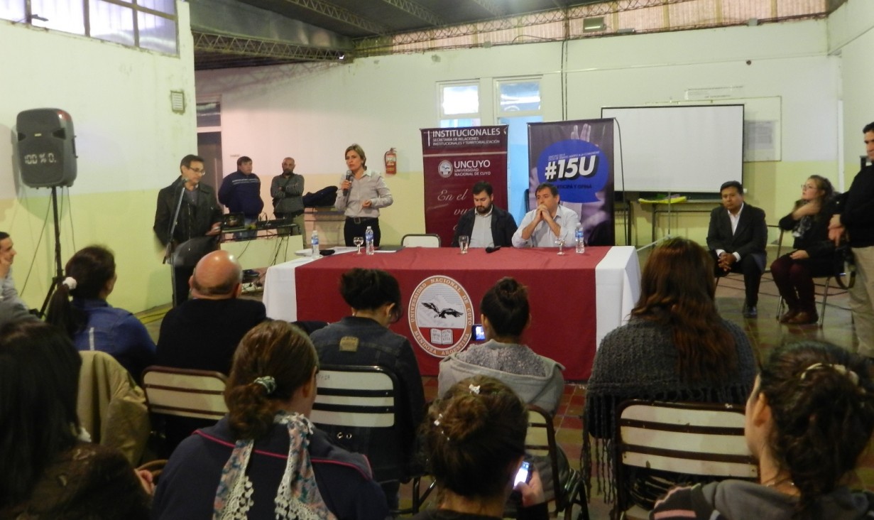 imagen Candidatos a intendente debatieron en Santa Rosa