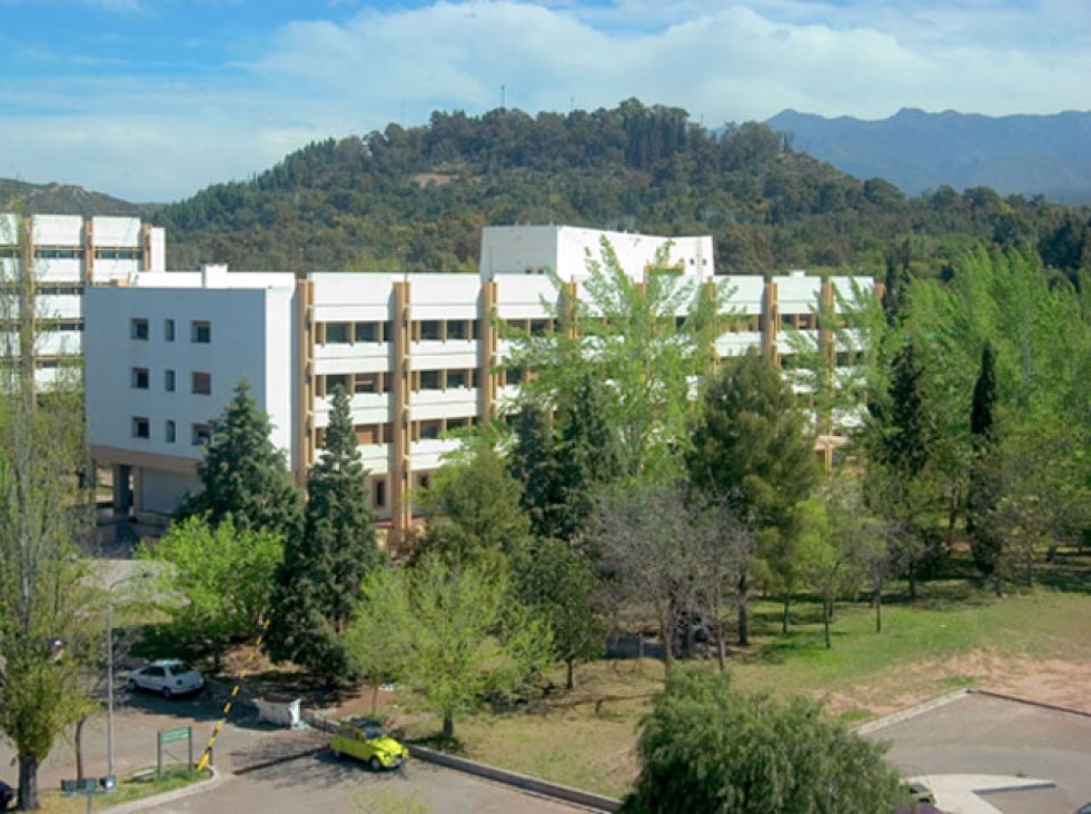 imagen Distinguirán a las universitarias con mejores promedios