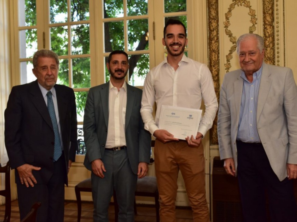 imagen Premian a joven ingeniero por un diseño que permite diagnosticar "la salud" de las máquinas 